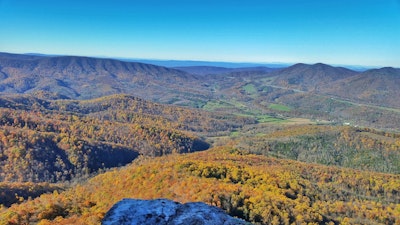 Hike House Mountain, House Mountain Parking Area