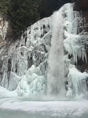 Hike the Franklin Falls Trail in Winter 