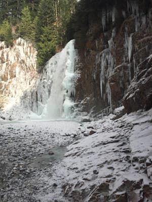 Hike the Franklin Falls Trail in Winter 