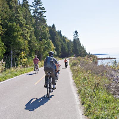 Bike around Mackinac Island 