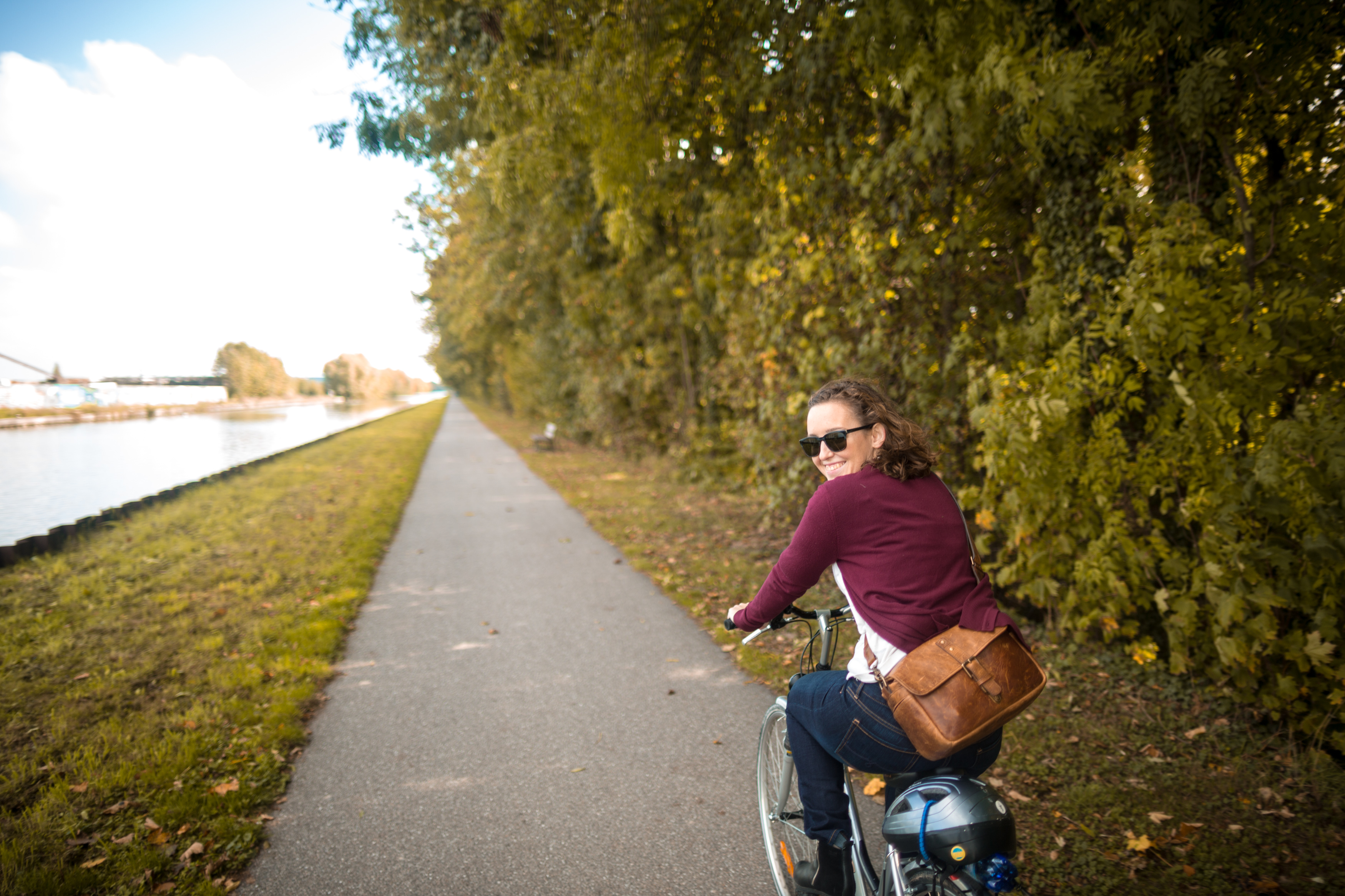 Bike along the Canal de la Marne a l'Aisne between Reims and Sillery