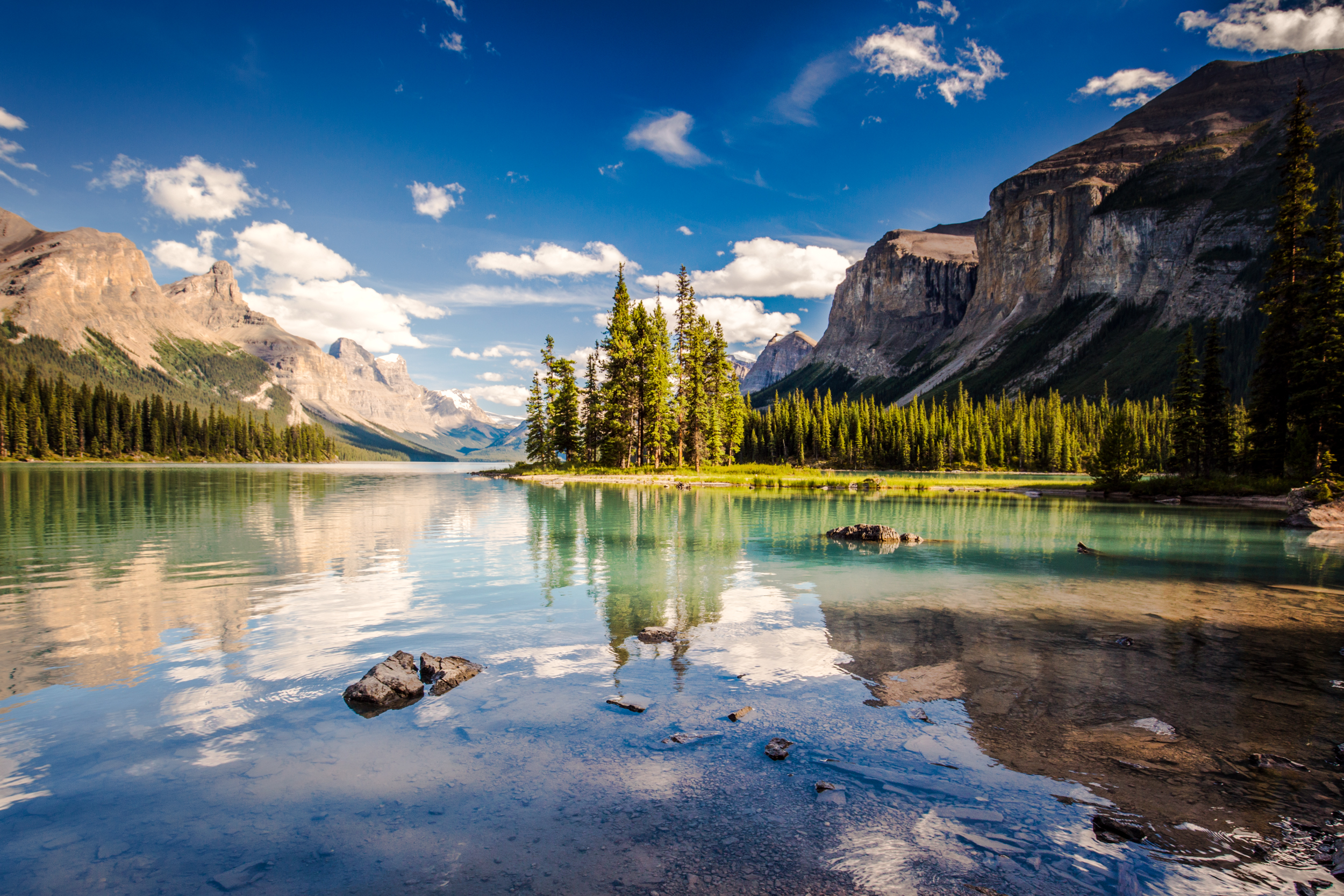 Photograph Spirit Island and Maligne Lake 