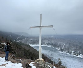 Hike up to Maiden's Cliff