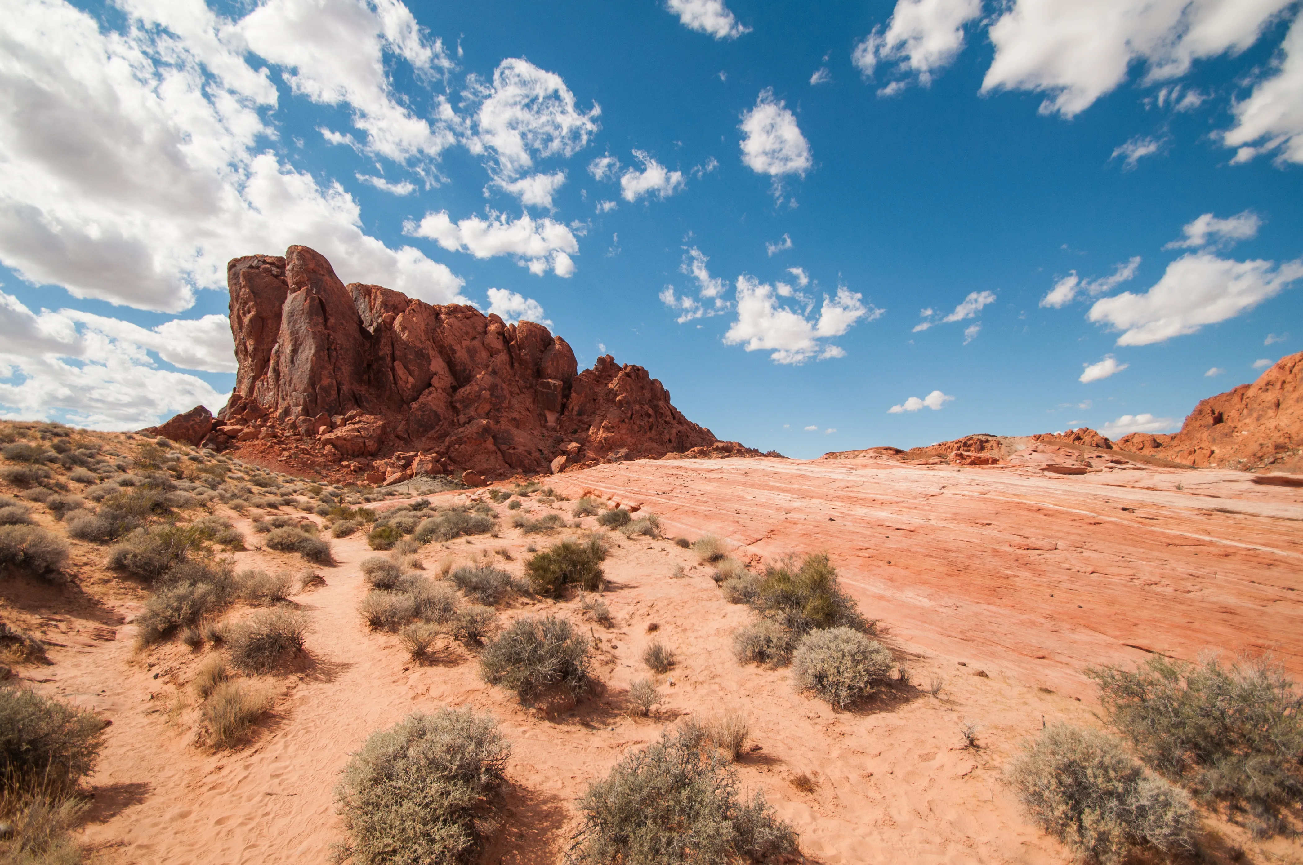 Hike throughout Nevada's Valley Of Fire