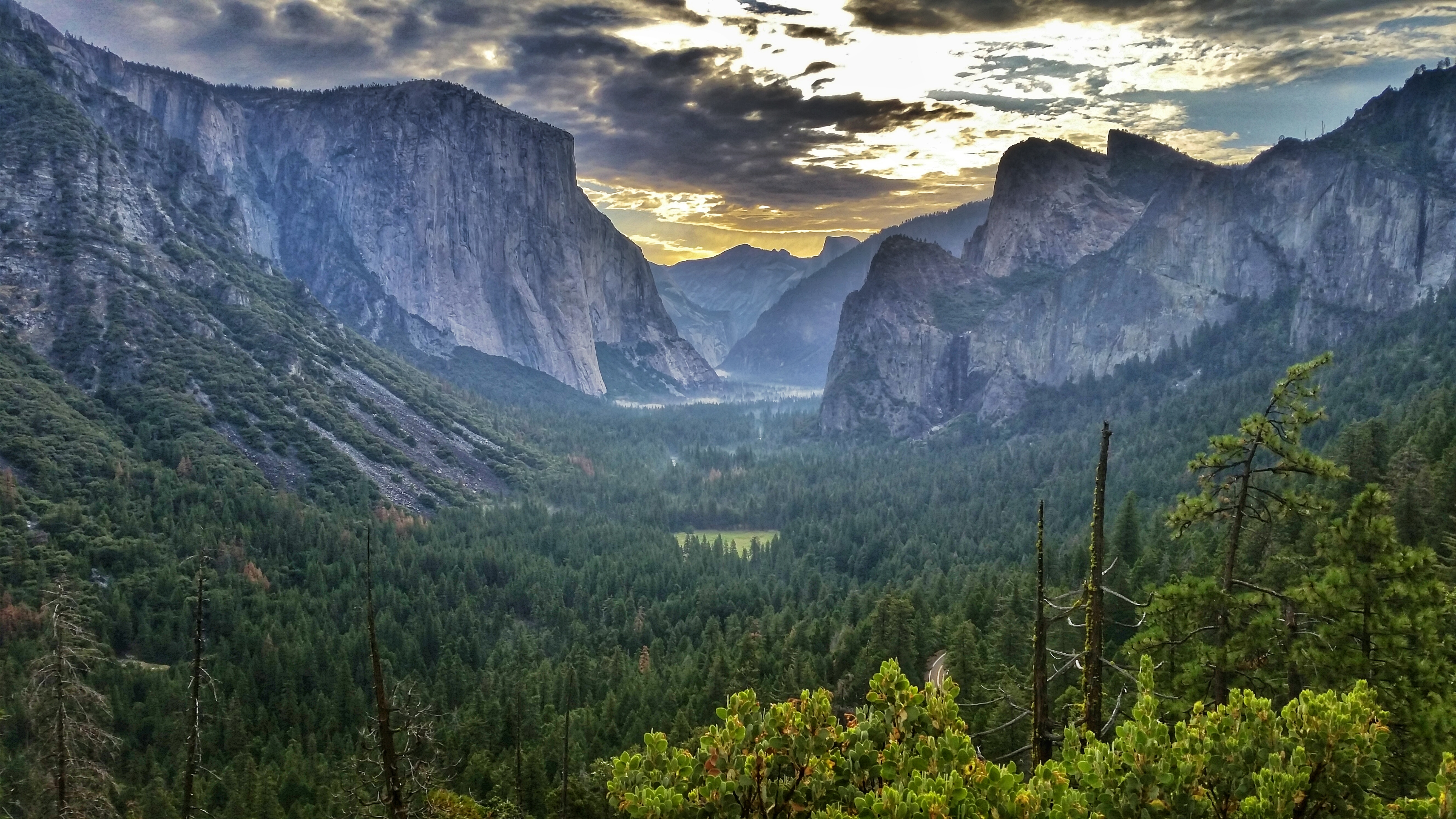 Hike to Artist Point in Yosemite National Park