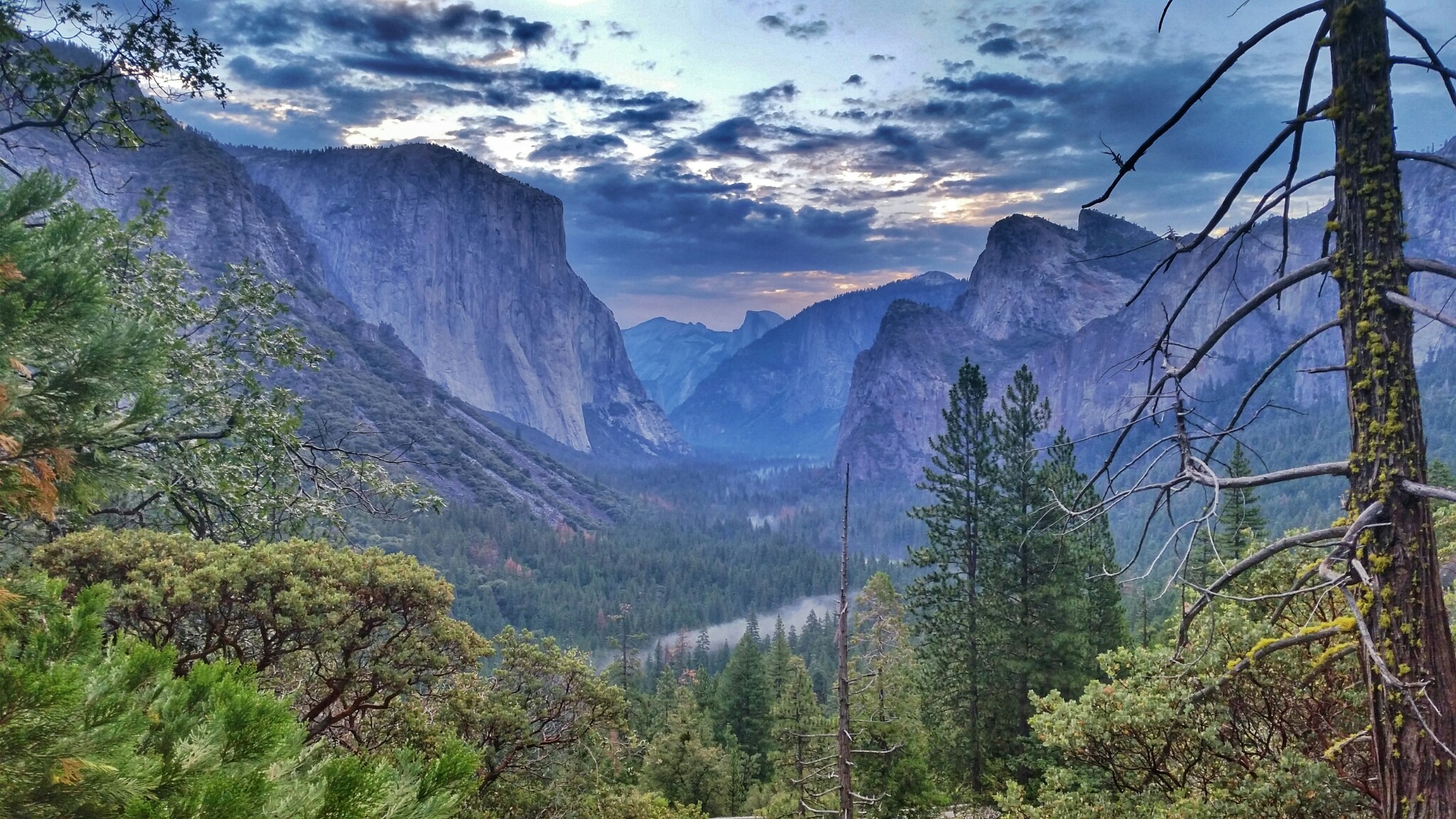 Hike to Artist Point in Yosemite National Park