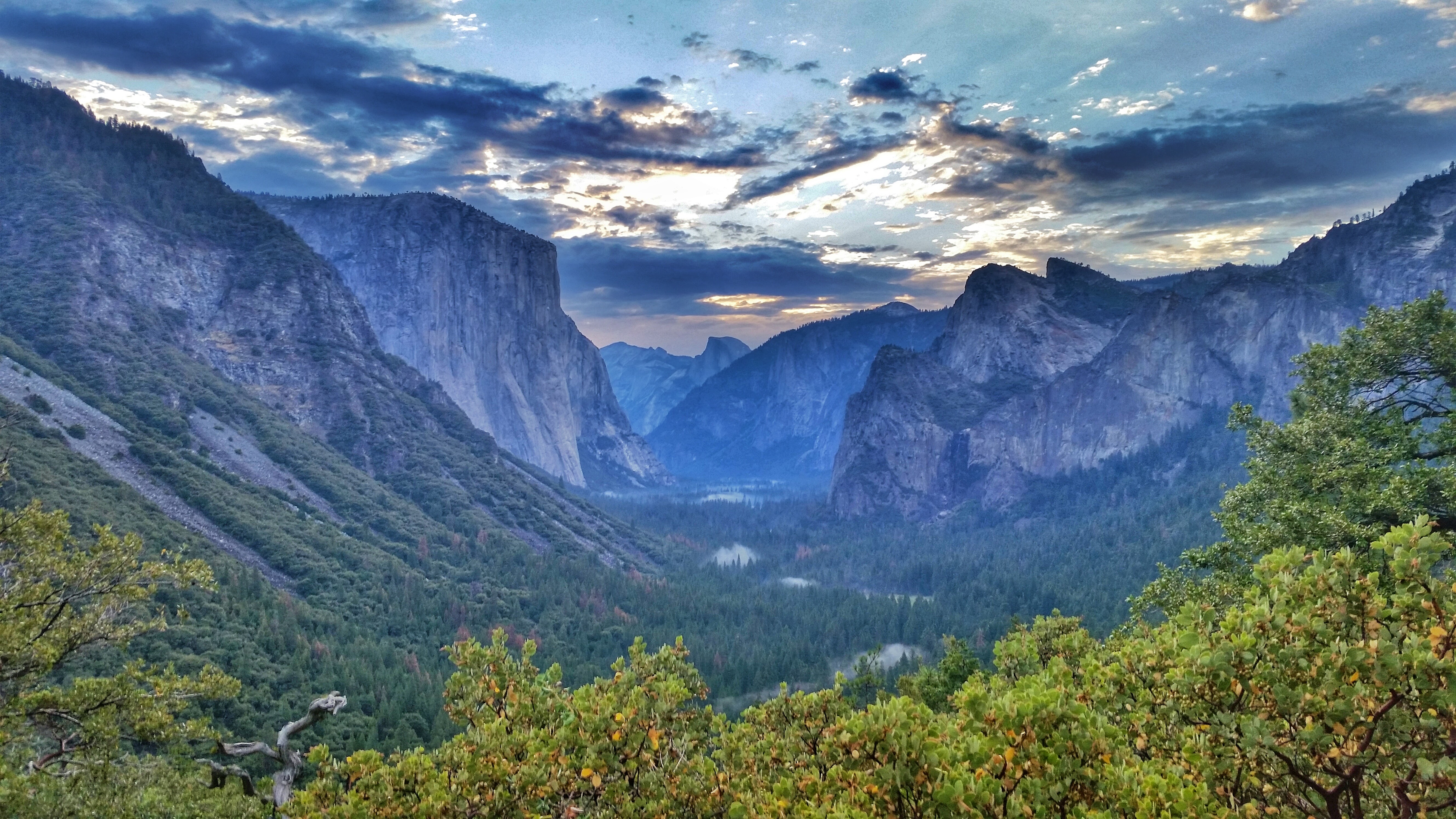 Hike to Artist Point in Yosemite National Park