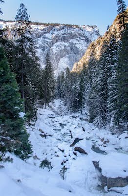 Hiking / Snowshoeing to Vernal Fall in Winter 