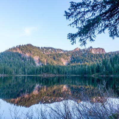 Hike to Lake Deer via Lake Dorothy Trailhead