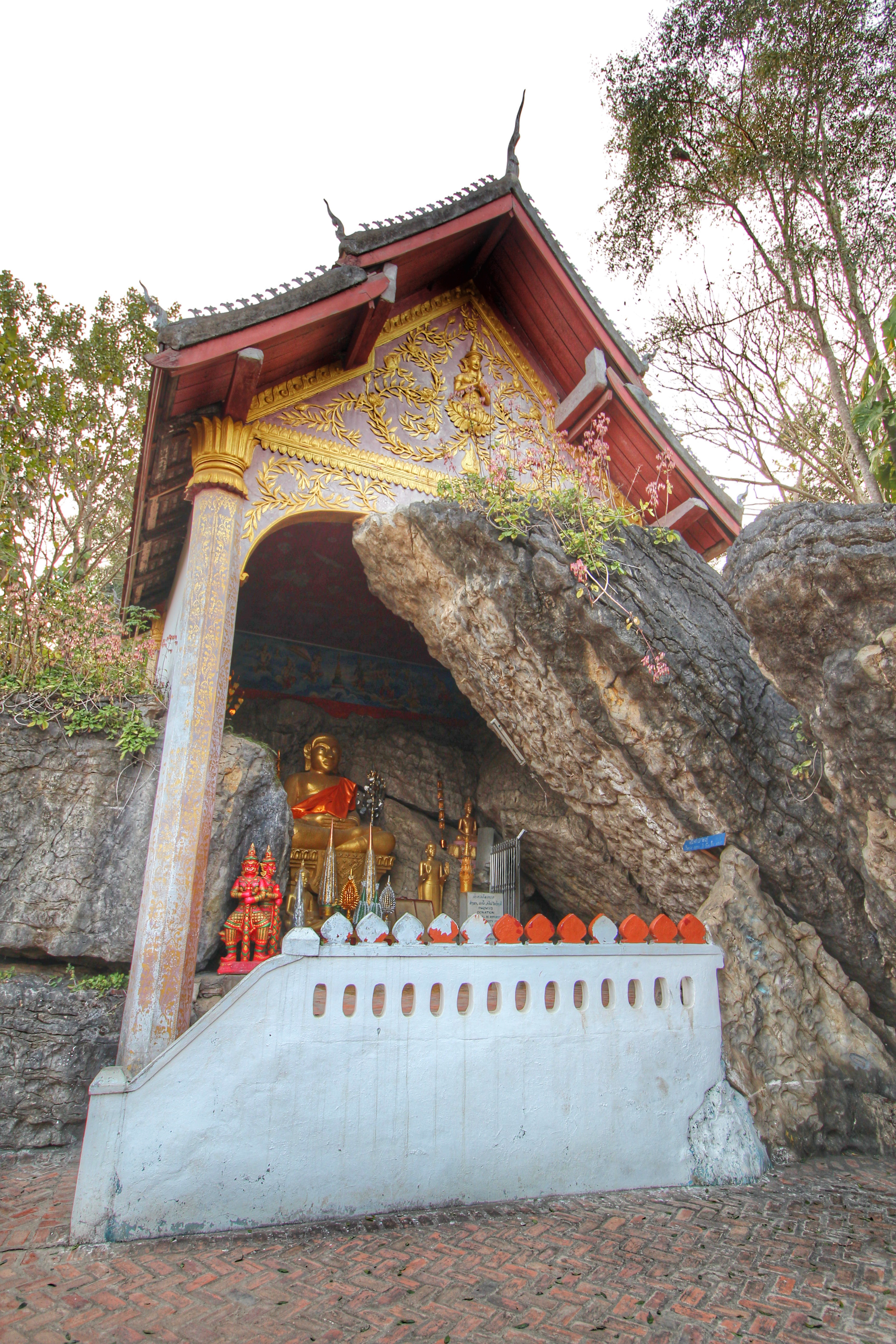 Watch the Sunset from Wat Tham Phousi Temple