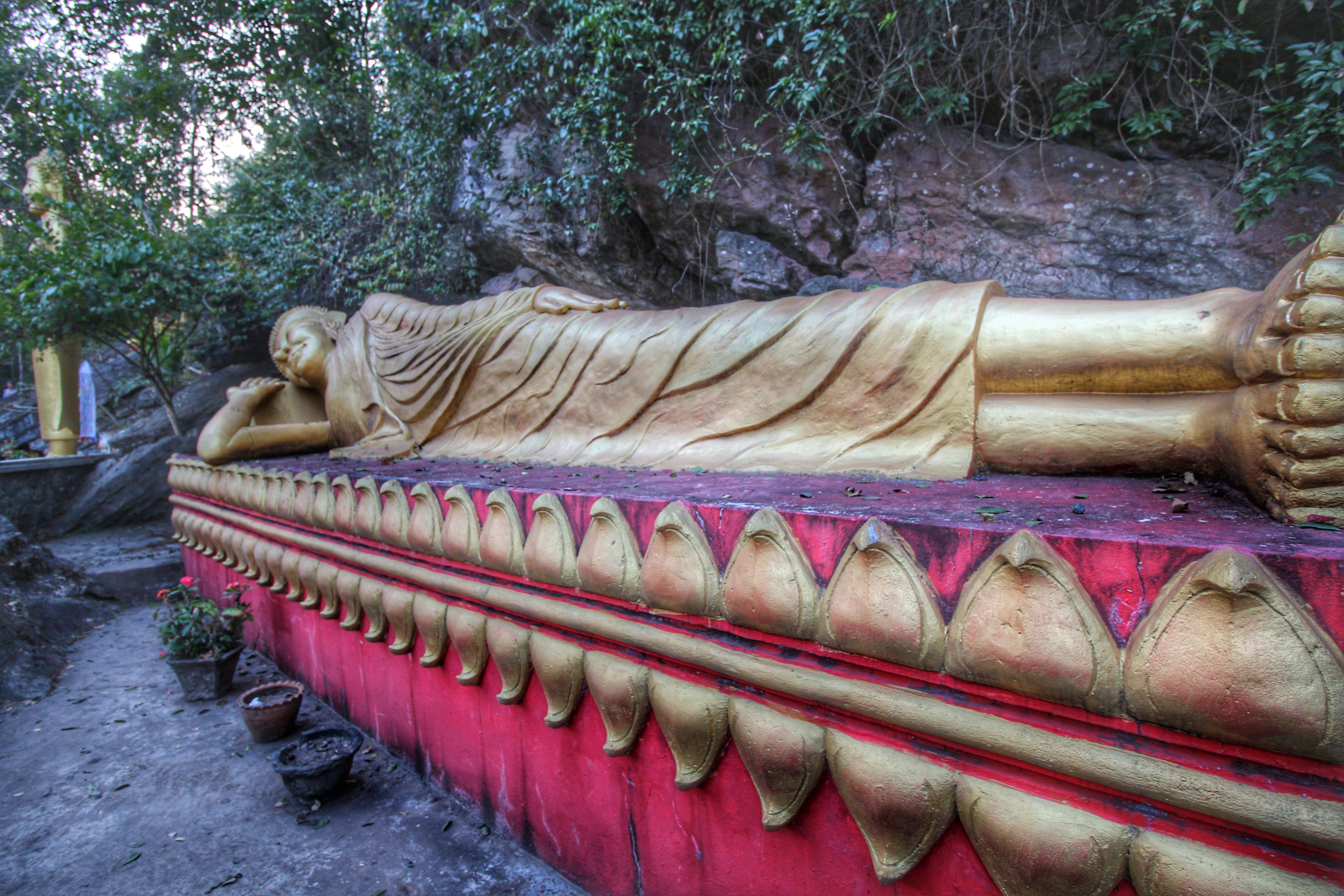 Watch the Sunset from Wat Tham Phousi Temple