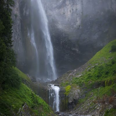 Early morning summer hike to Comet Falls