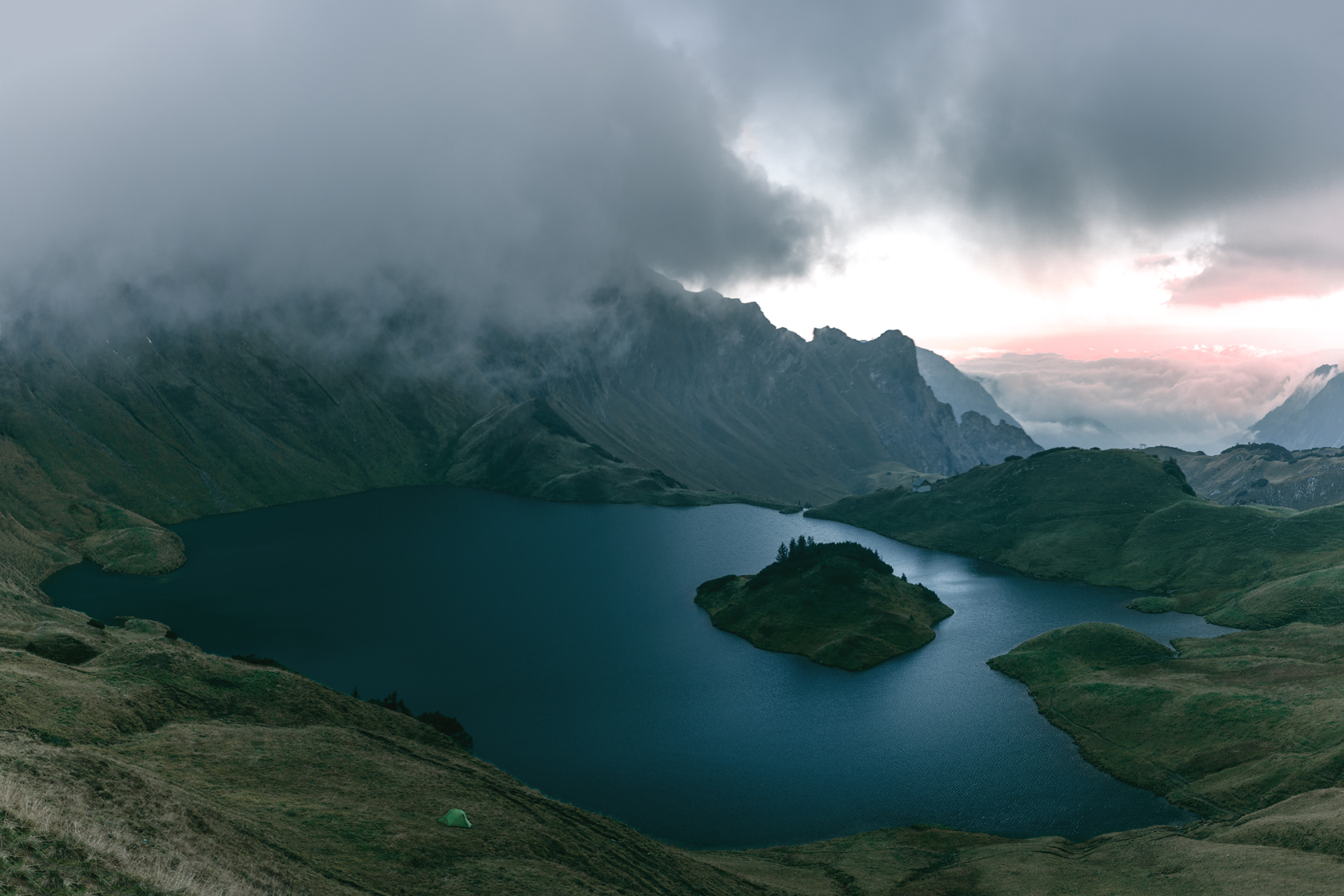 Hike up to Lake Schrecksee