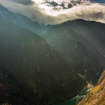Hike the Tiger Leaping Gorge
