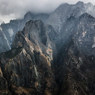 Hike the Tiger Leaping Gorge