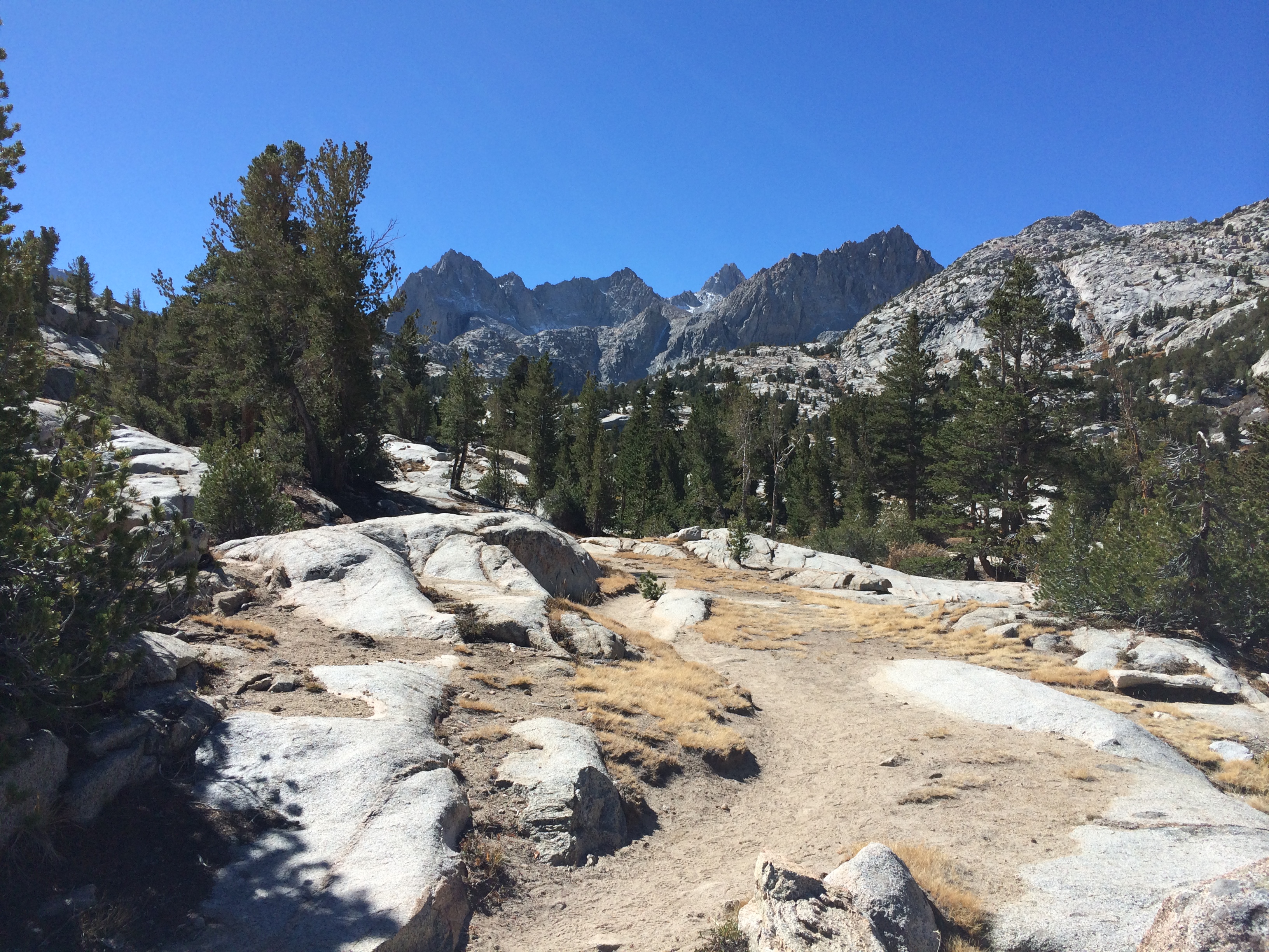 Hike to Emerald Lakes 