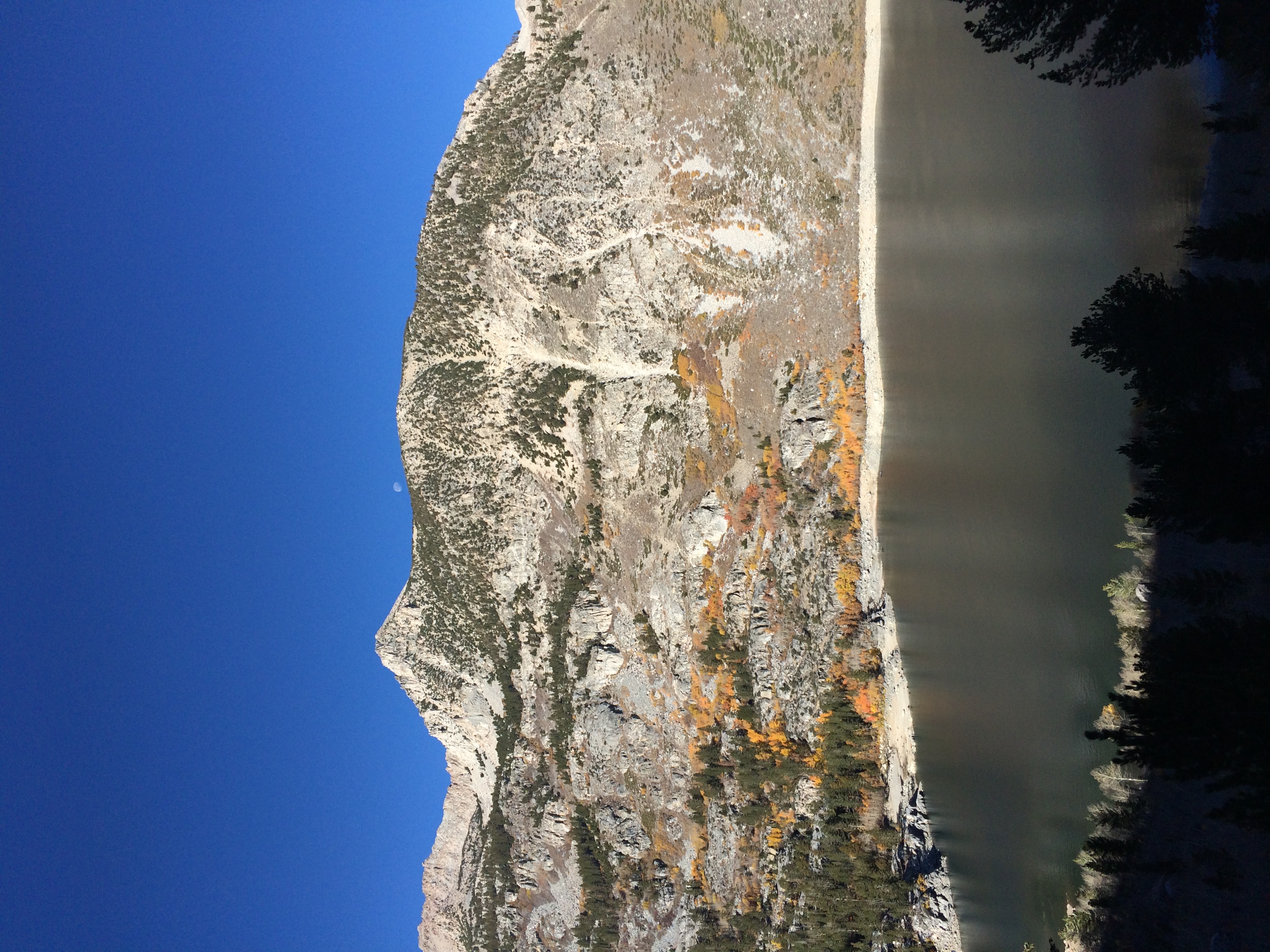 Hike to Emerald Lakes 