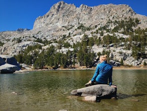 Hike to Emerald Lakes 