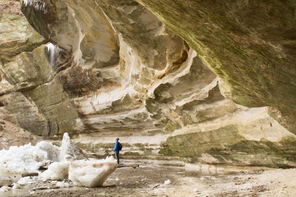 Hike Ottawa Canyon at Starved Rock State Park, Oglesby, Illinois