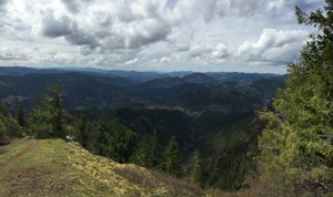 Hike to the Summit of King's Mountain, Oregon