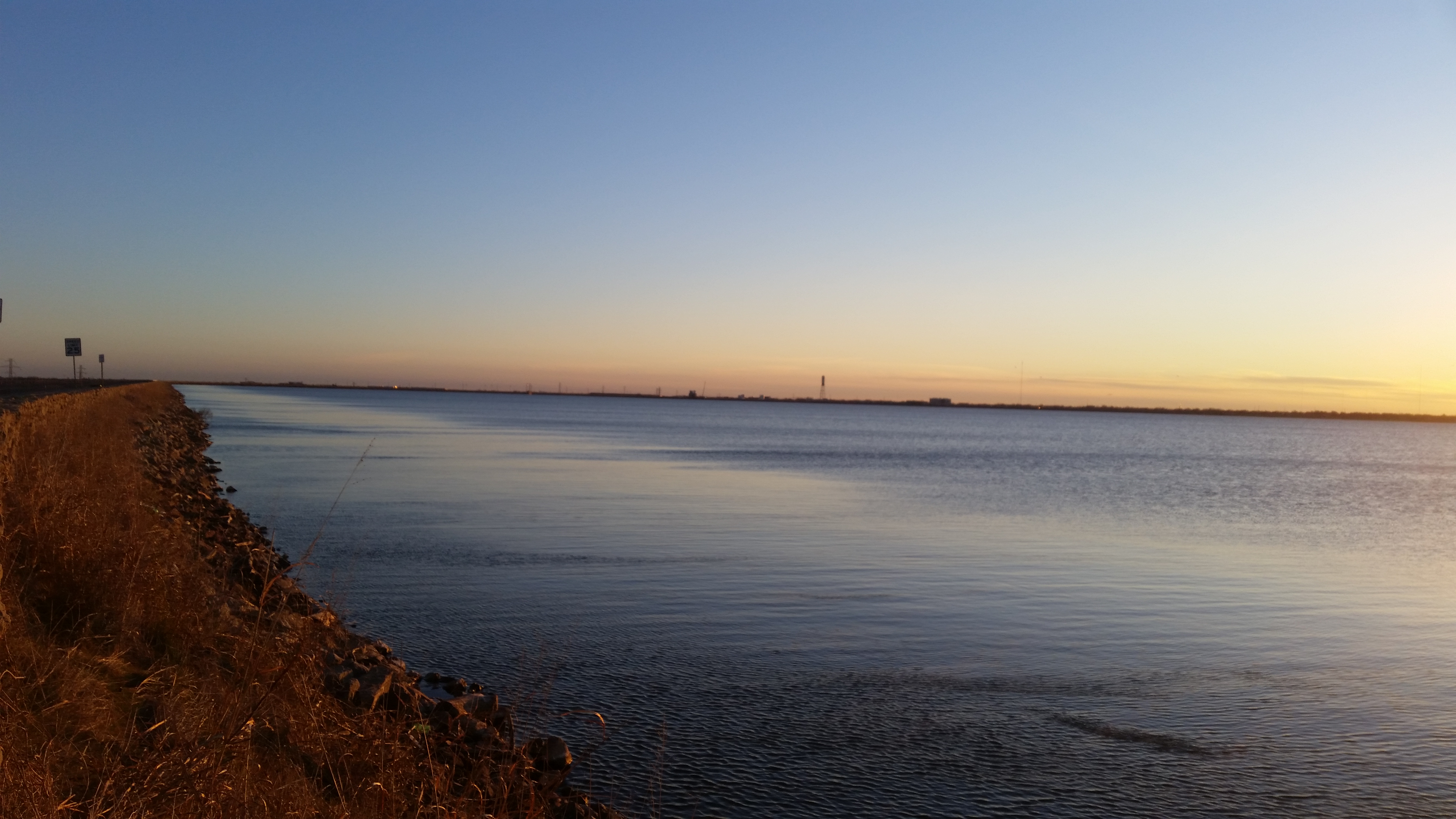 Run along the Shore of Lake Hefner