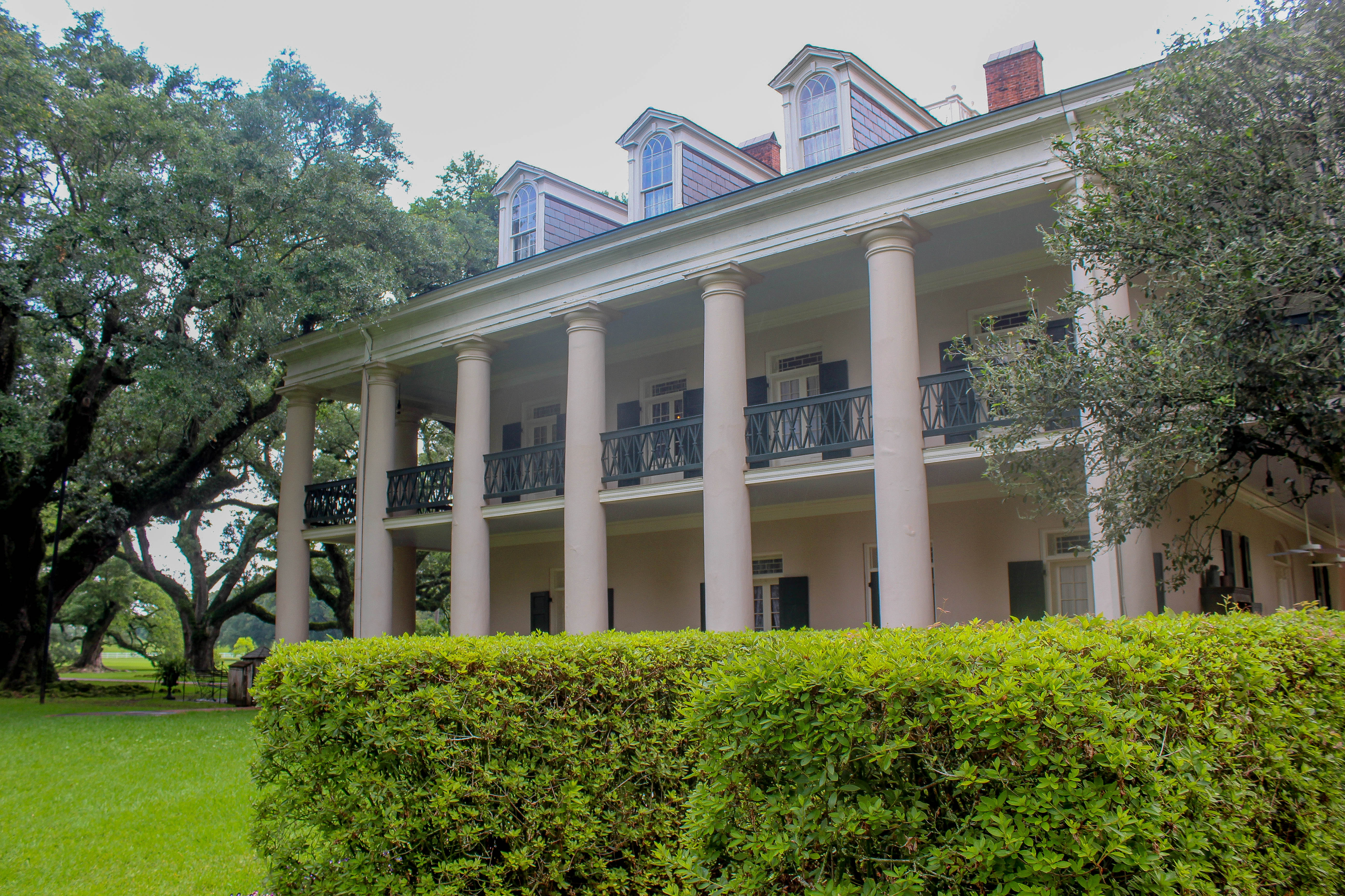 Visit Oak Alley Plantation