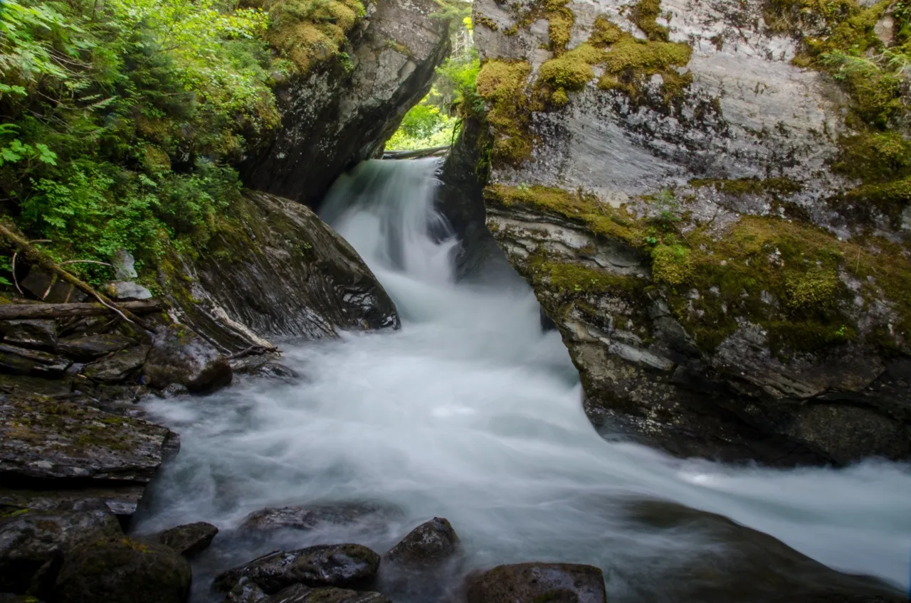 Hellroaring Falls