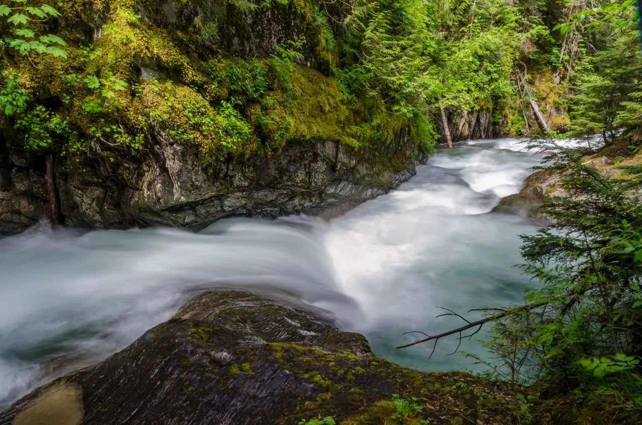 Hellroaring Falls