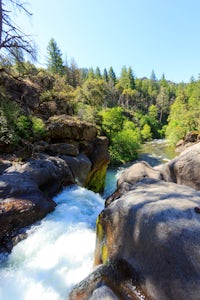 Explore Deer Creek Falls 