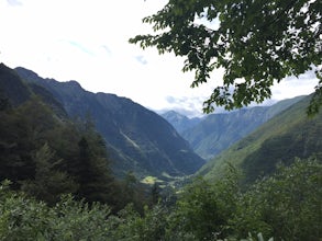 Hike to Krnsko Jezero Lake in Lepana Valley 