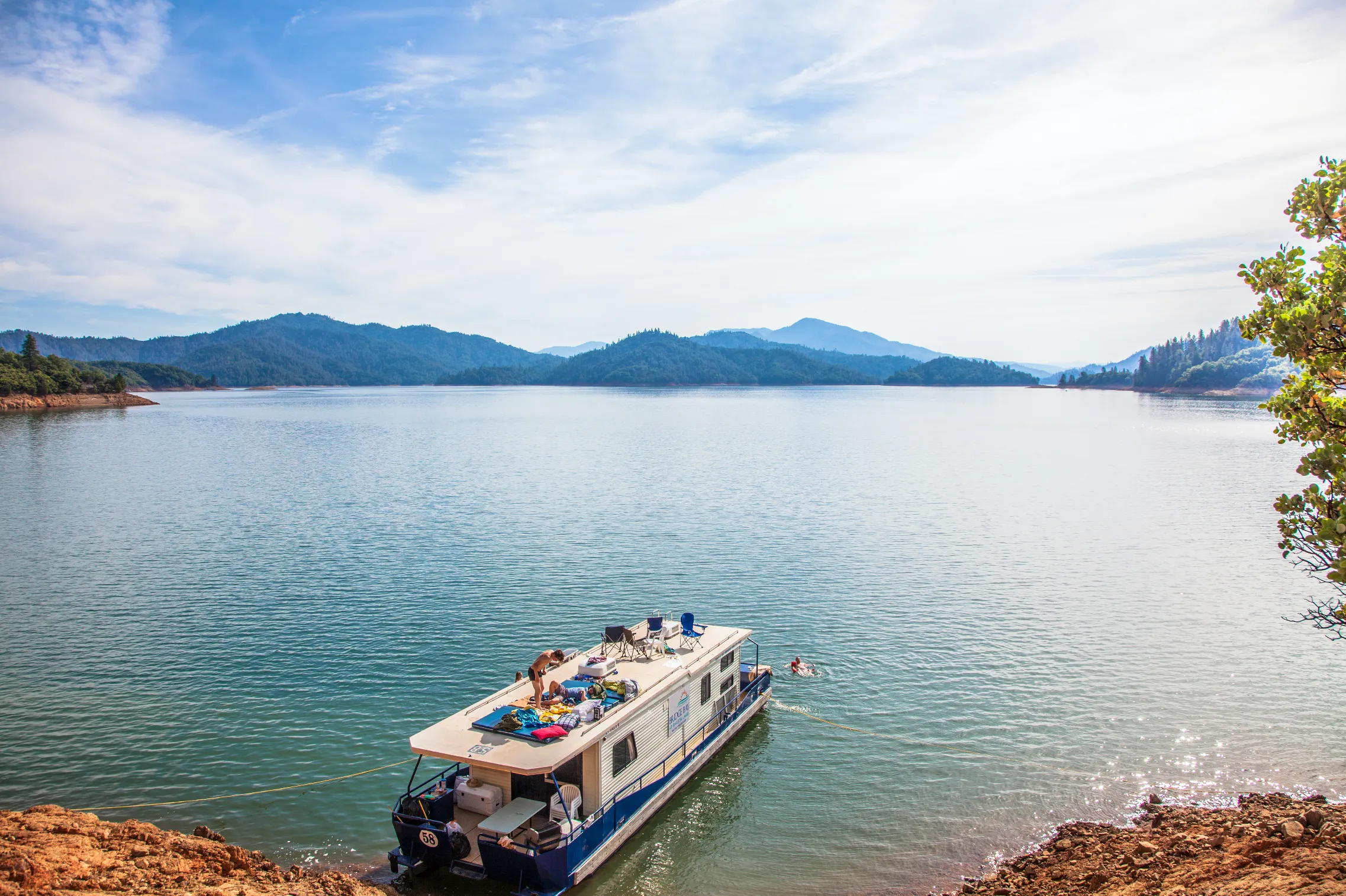 Houseboat Lake Shasta