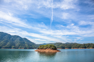 Houseboat Lake Shasta