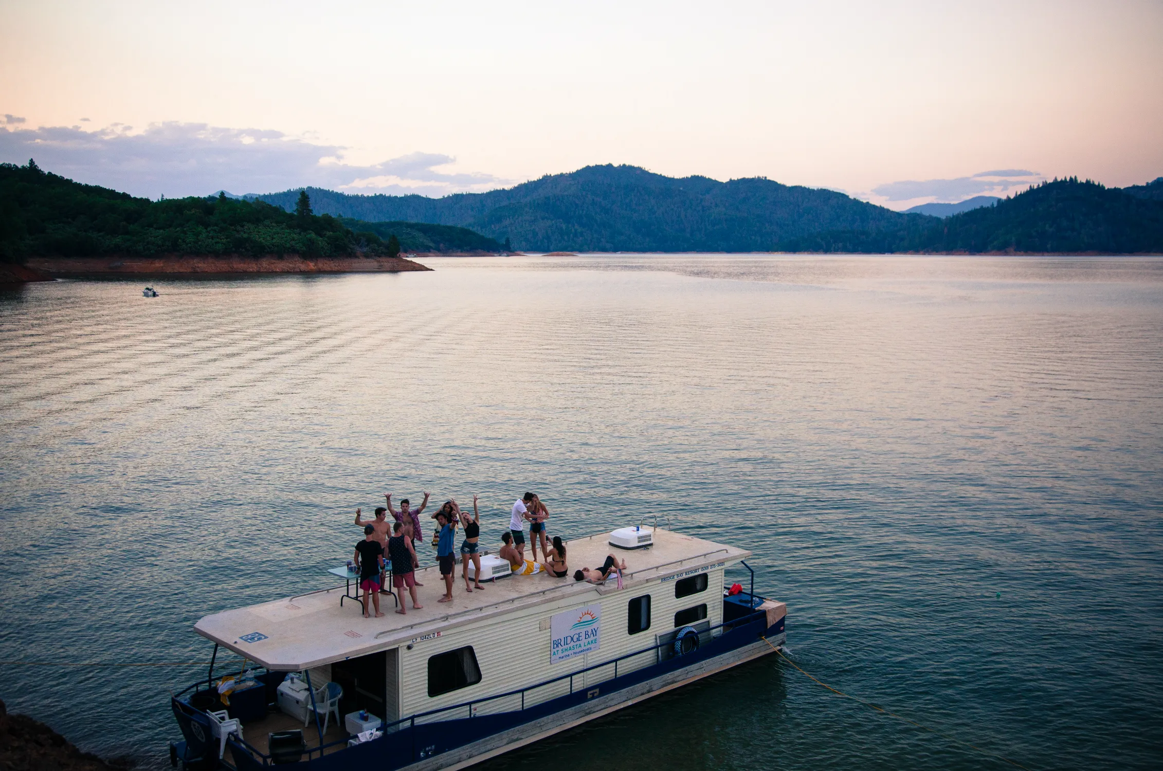 Houseboat Lake Shasta