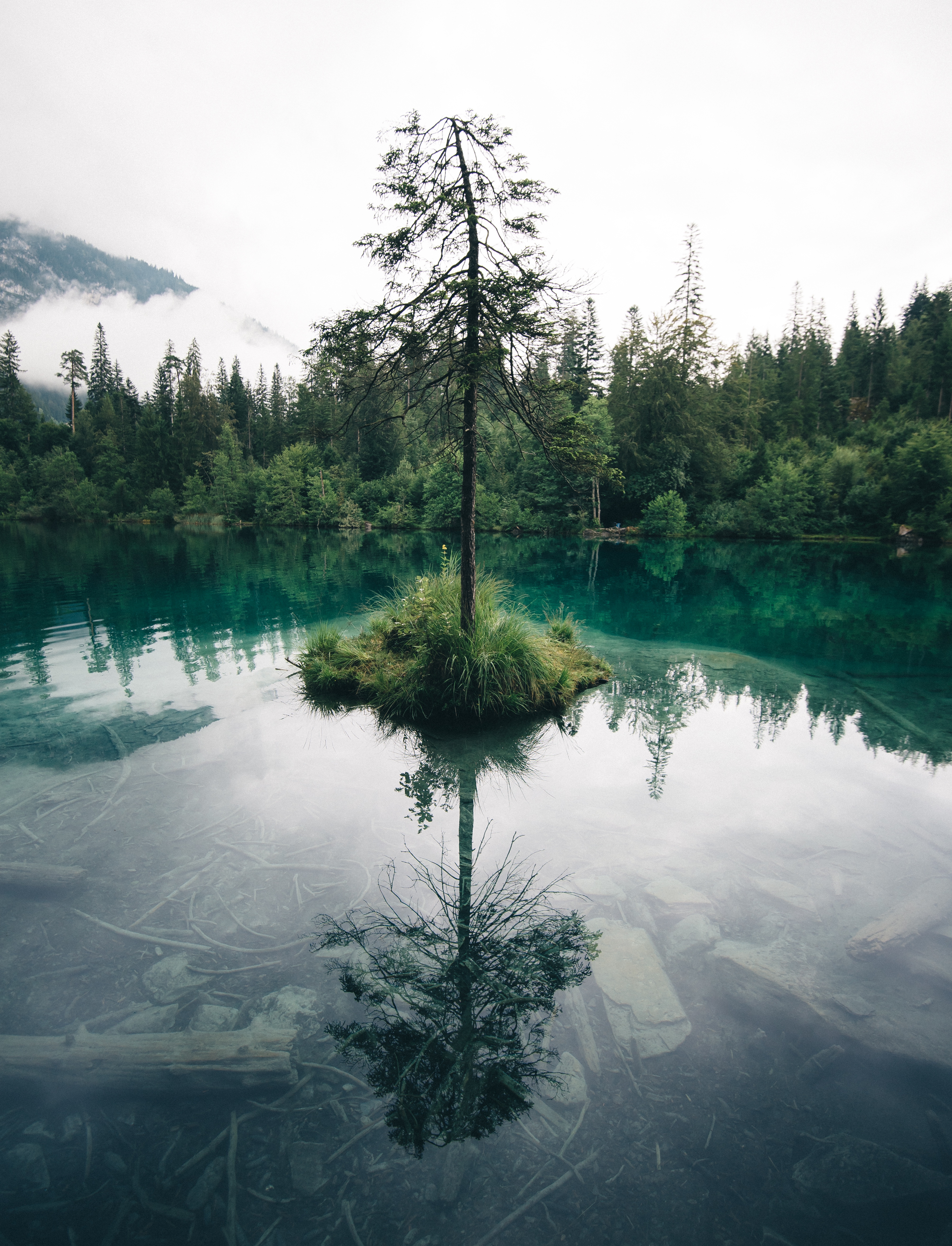 Hike around Crestasee Lake