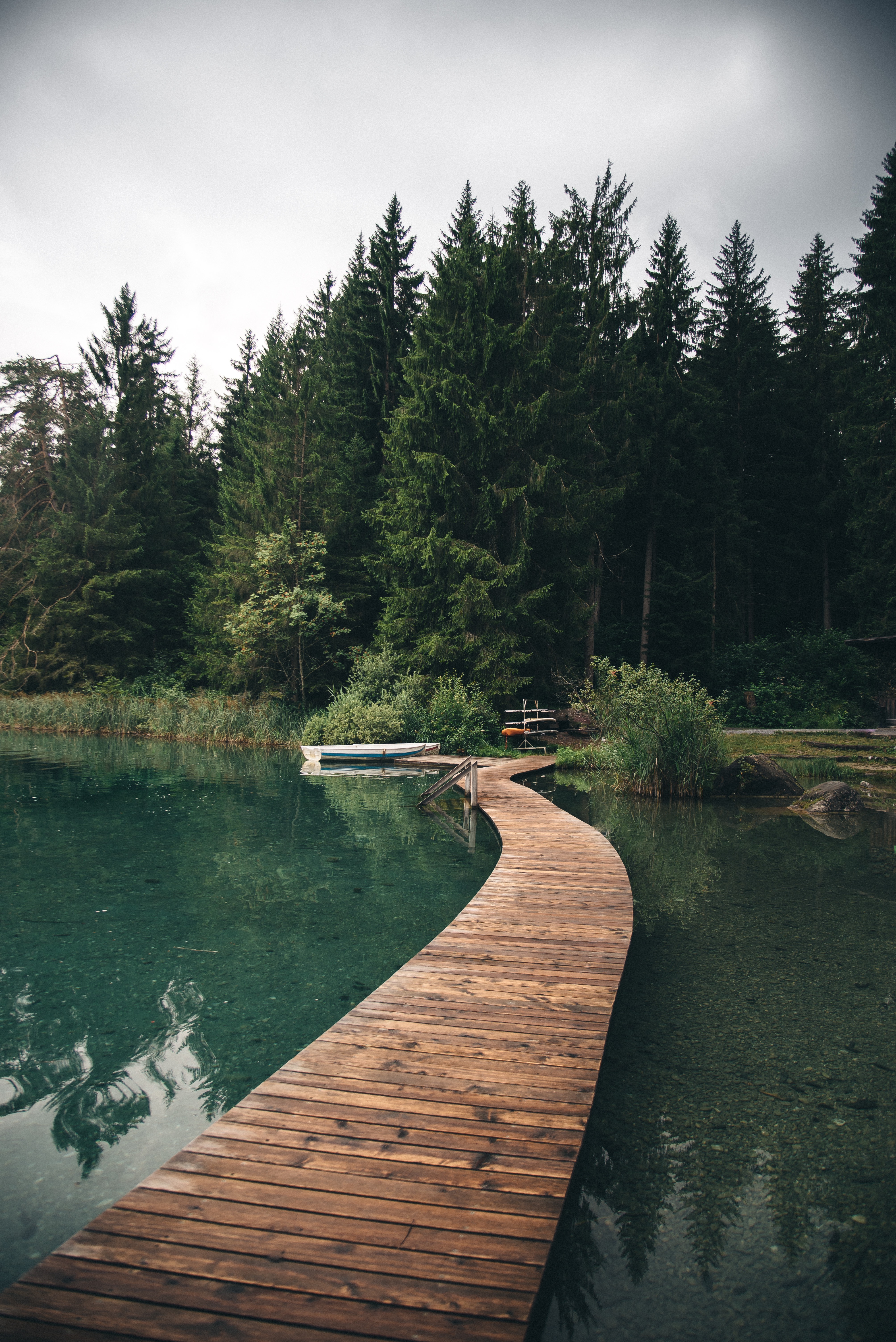 Hike around Crestasee Lake