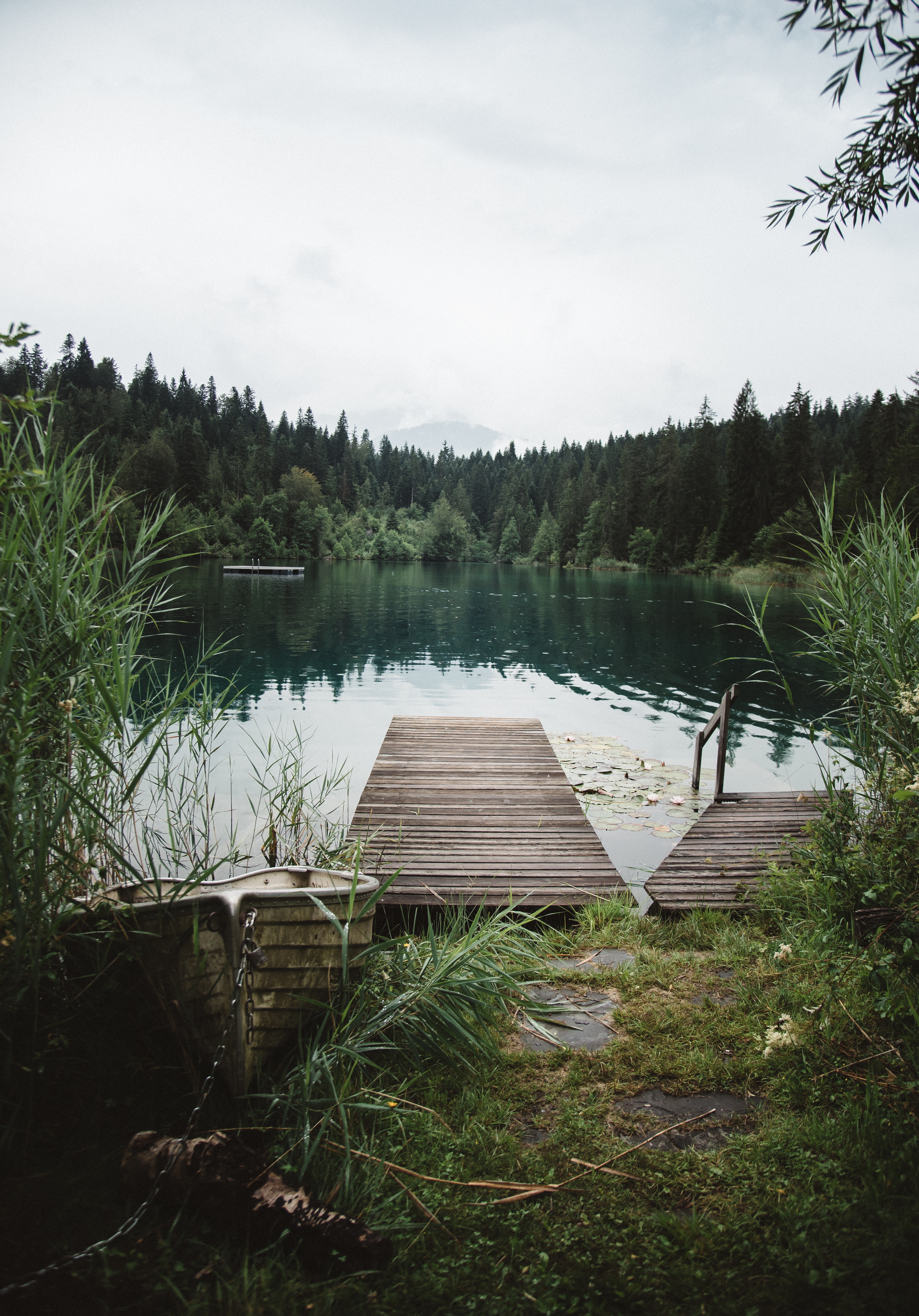 Hike around Crestasee Lake