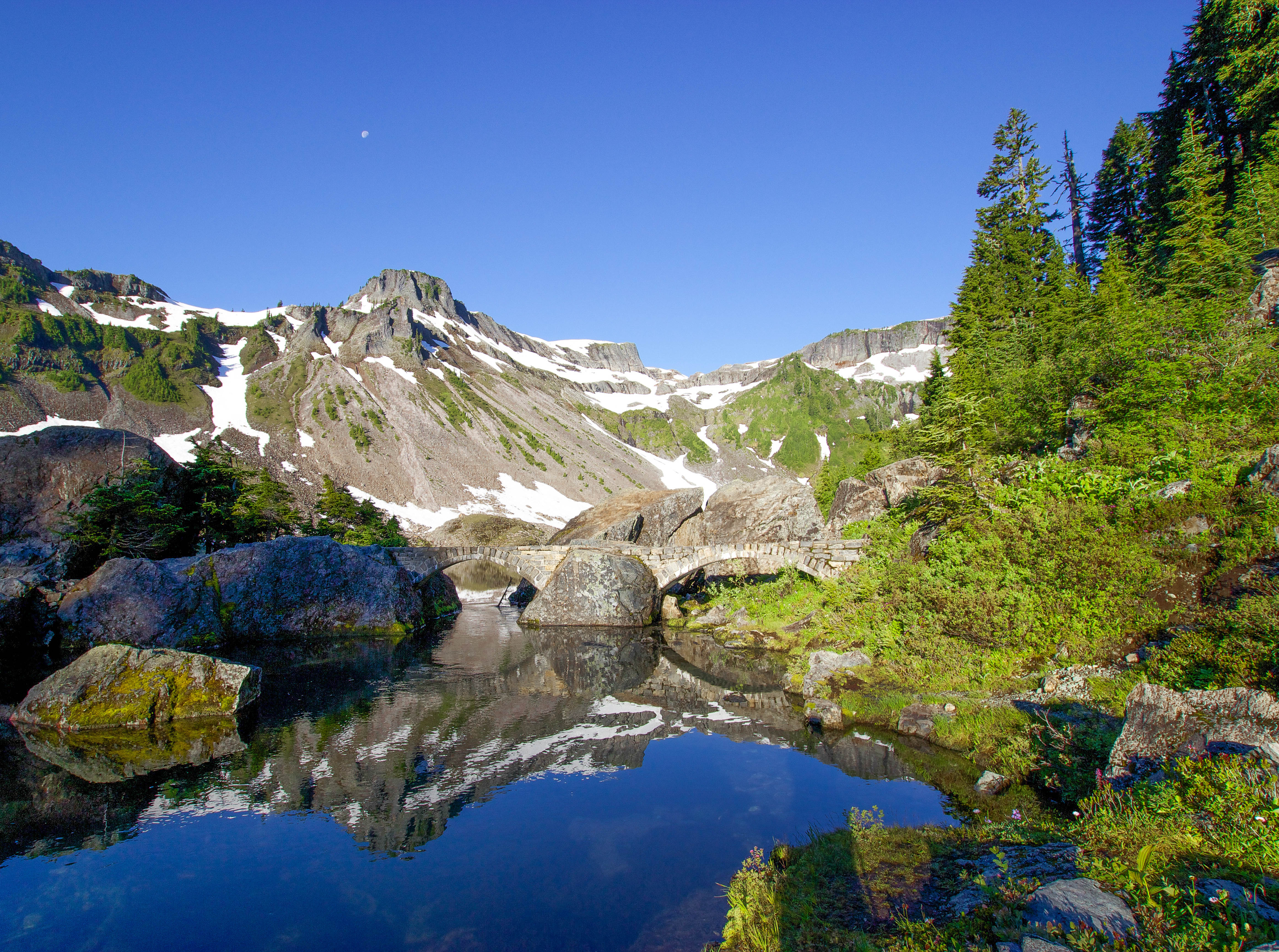 Hike the Bagley Lakes Trail