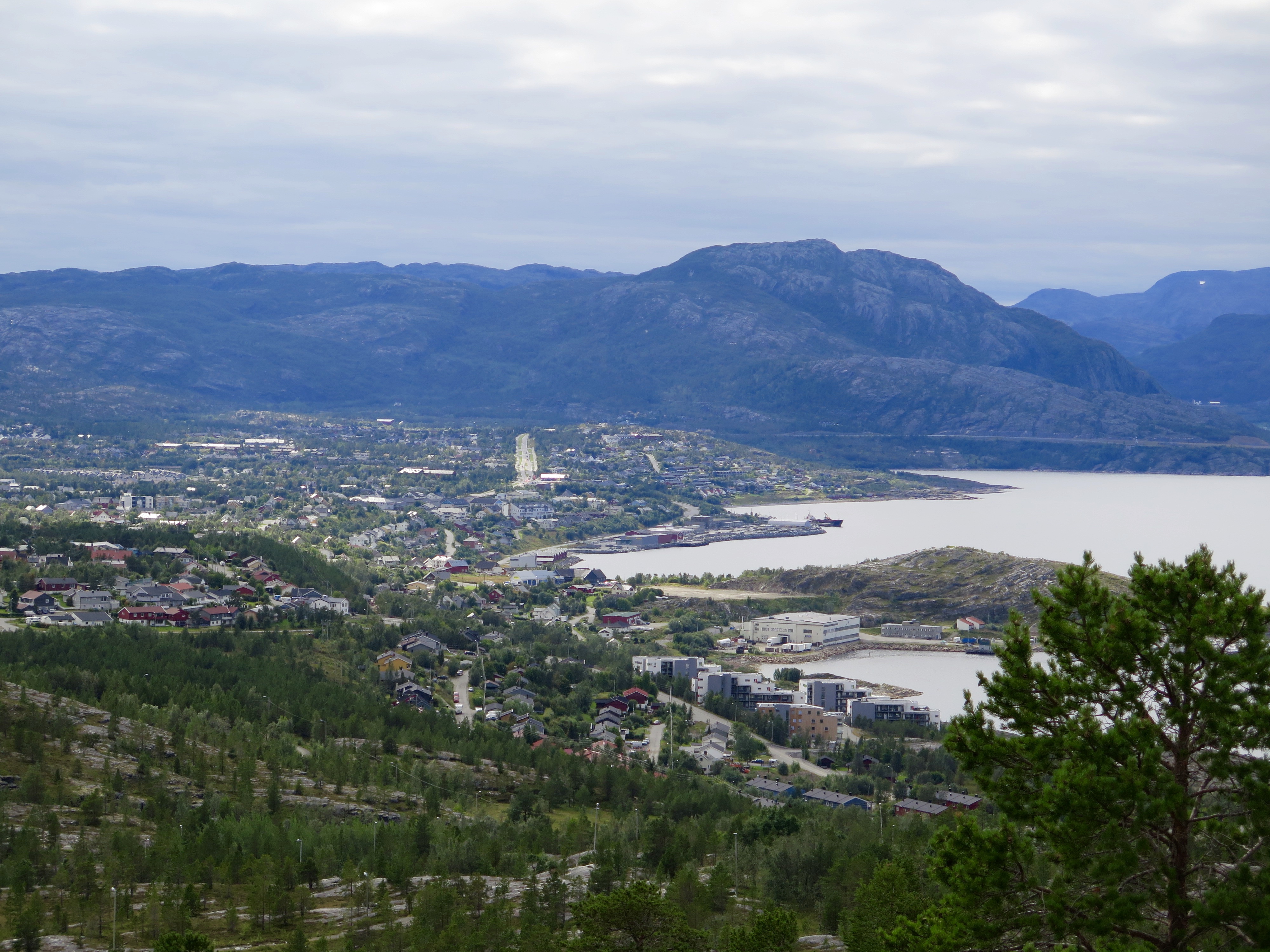 Hike Komsa Mountain