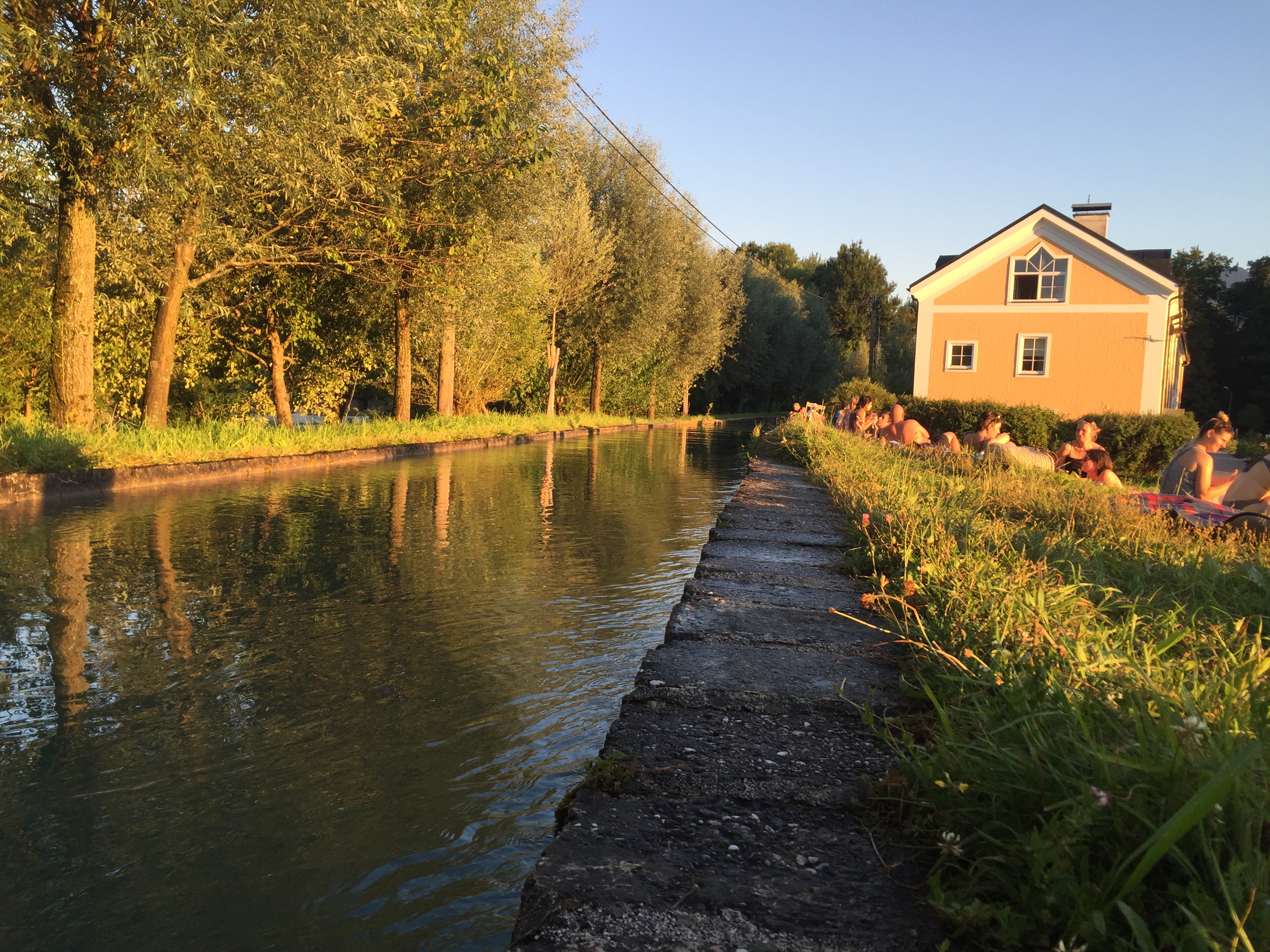 Swim against the current in the Almkanal
