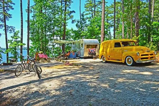 Mistletoe State Park Campground Loop