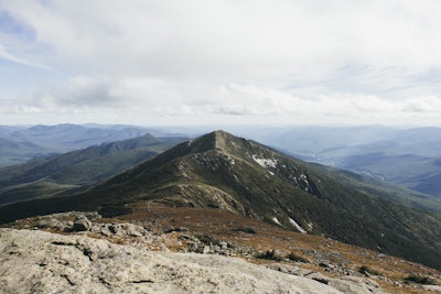 Hike to Greenleaf Hut via Old Bridle Path, Old Brindle Path Trailhead