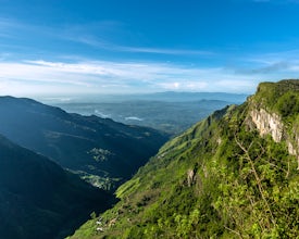 Hike to World's End in Horton Plains NP