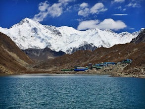 Hike Around Gokyo Lake