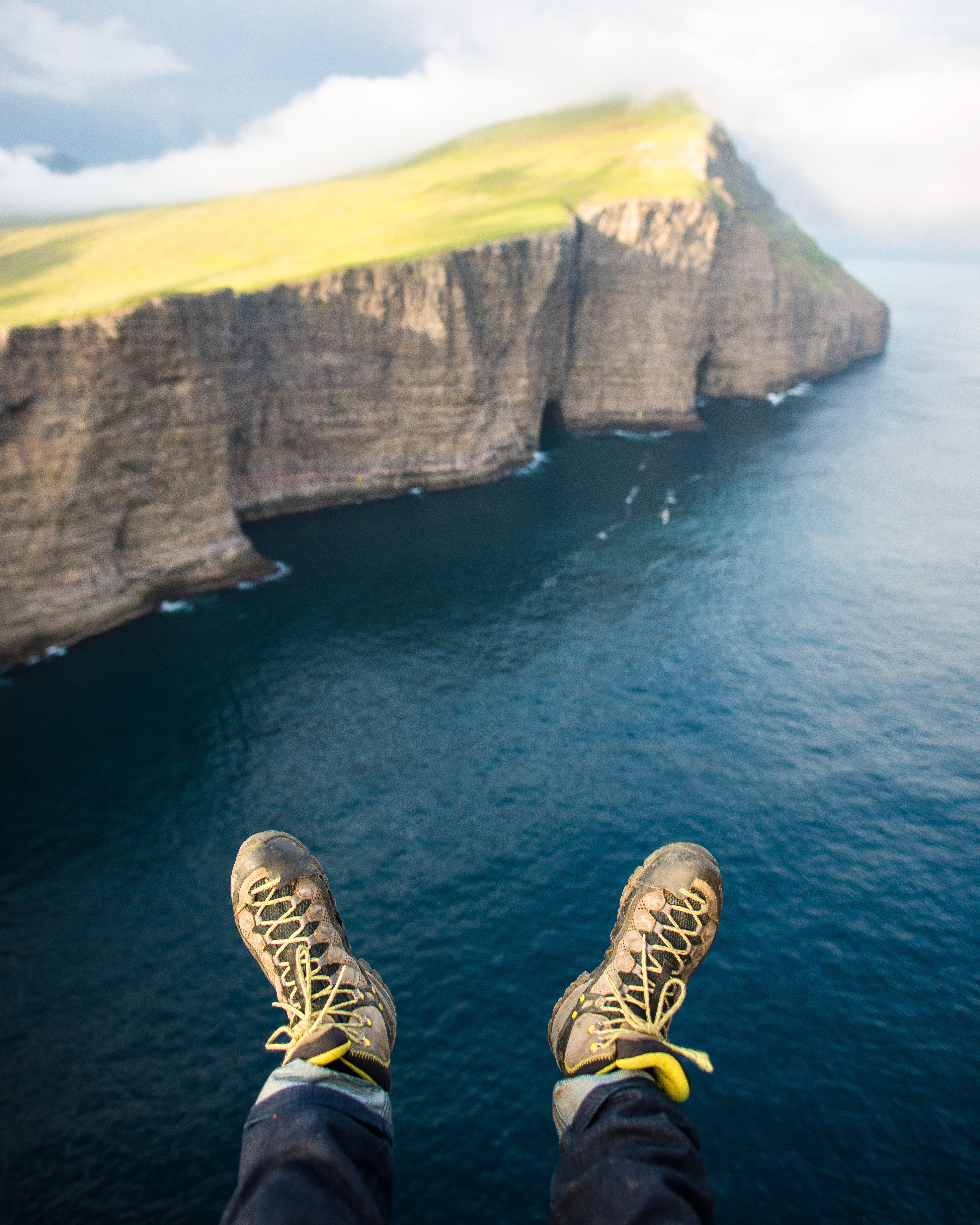 Hike along Lake Leitisvatn