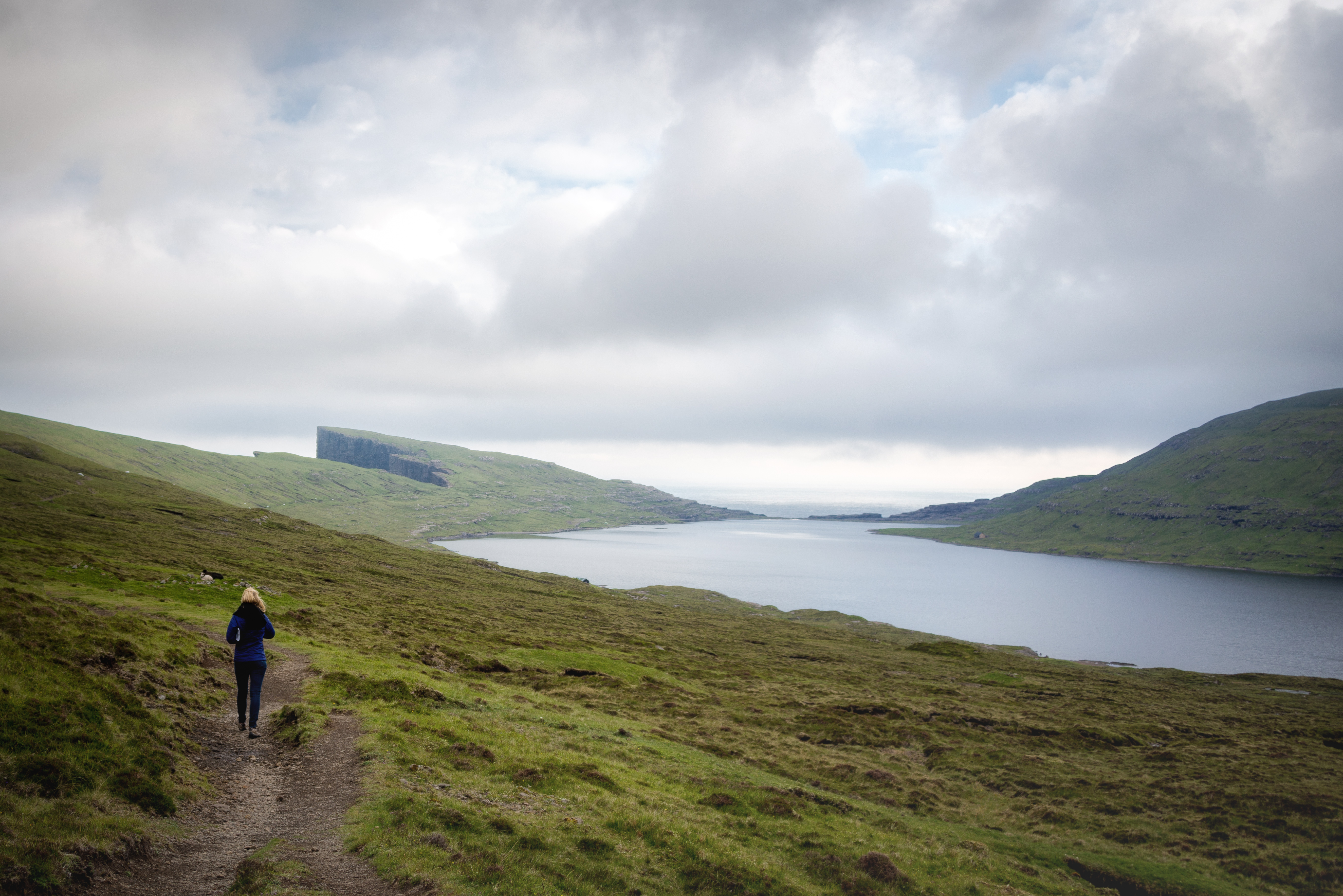 Hike along Lake Leitisvatn