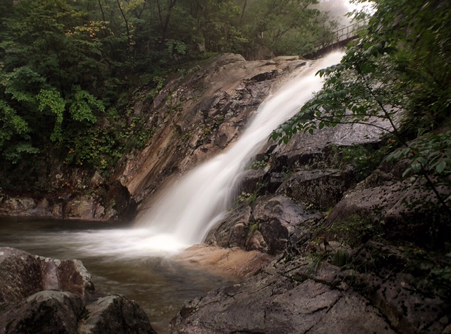 Hike to Biryong Falls