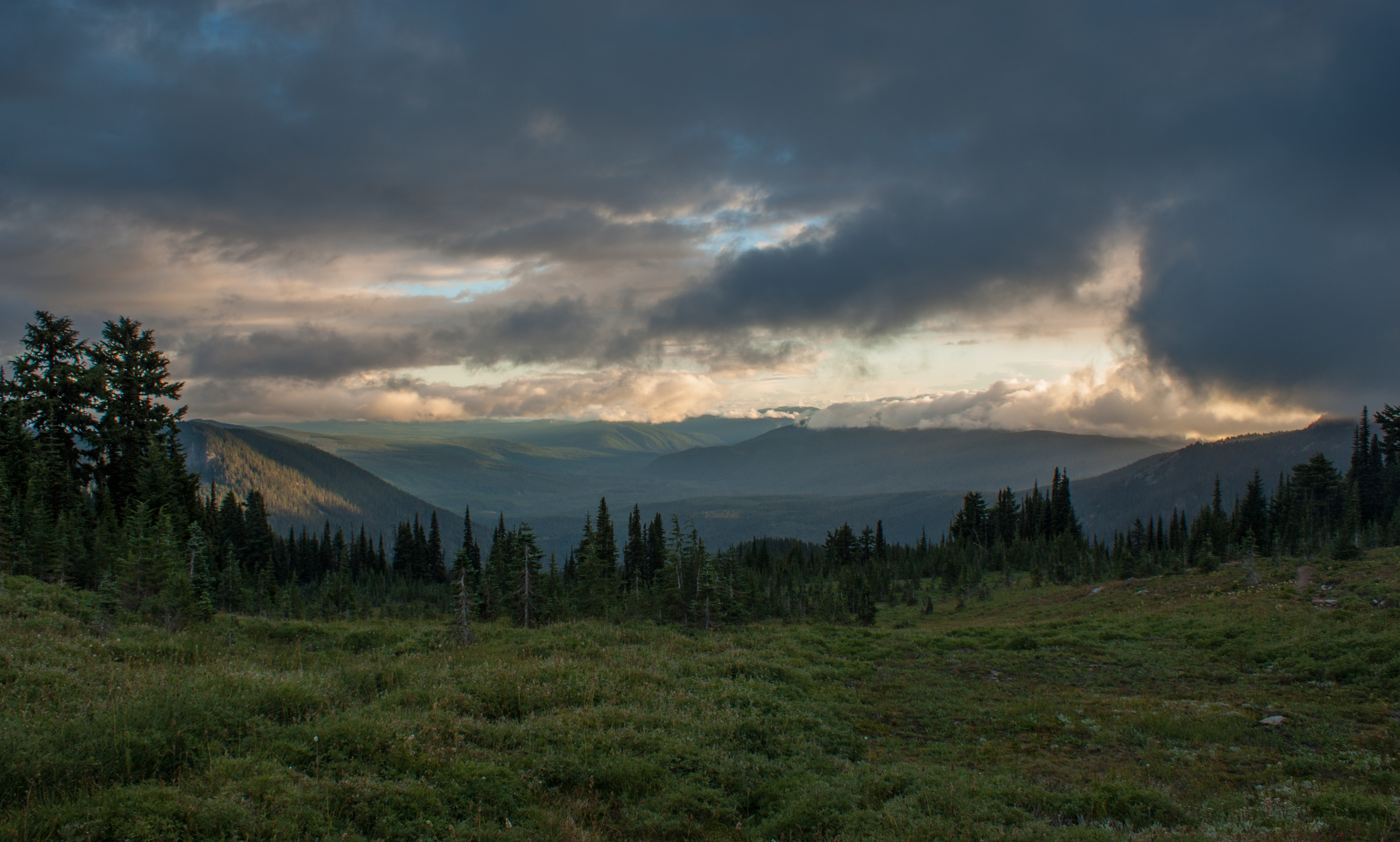 Hike to Elk Pass via "the Knife"