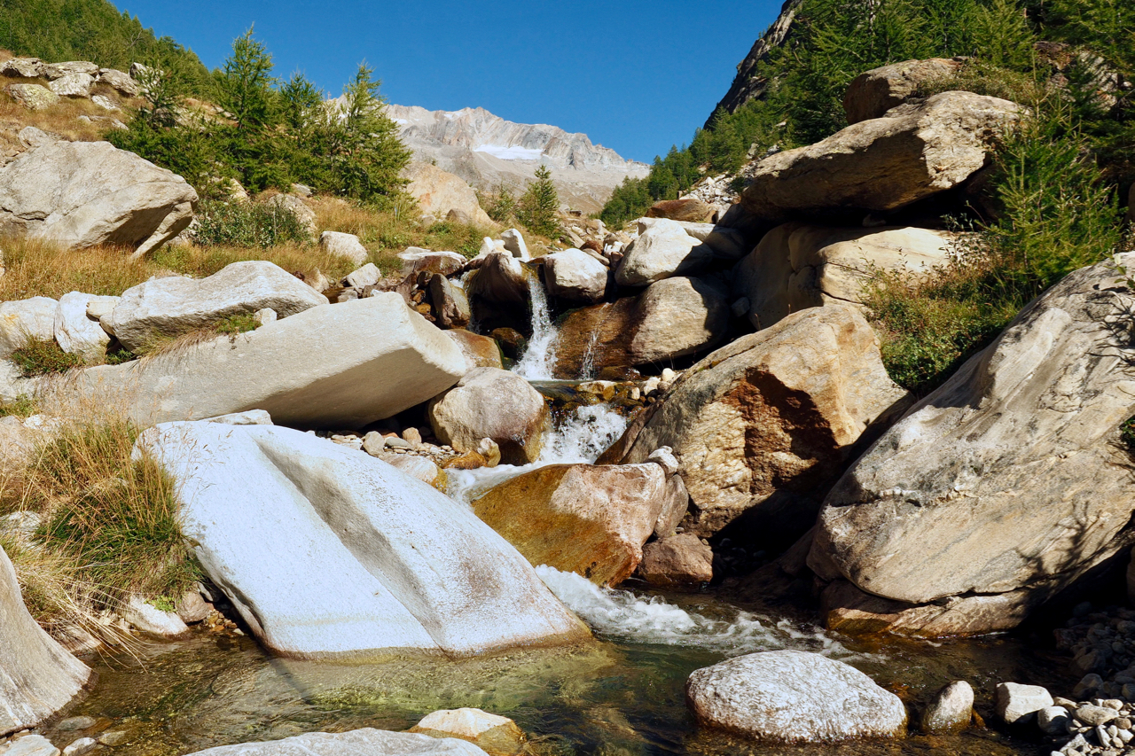 Hike the Almageller Höhenweg