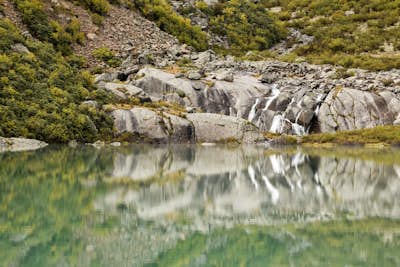 Hike the Zhuqing Monastery (竹庆寺) Emerald Lakes