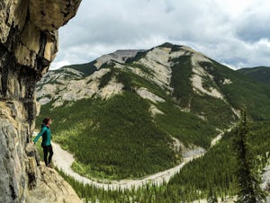 Hike to Bragg Creek Ice Cave